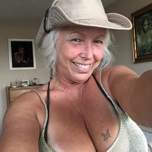 Meet your Posher, Deanna